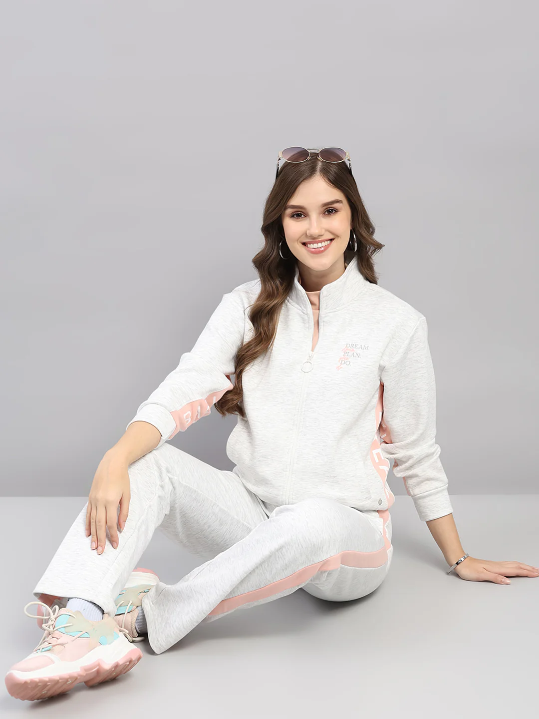 Women Off White Printed Mock Neck Full Sleeve Winter Tracksuit - Image 2