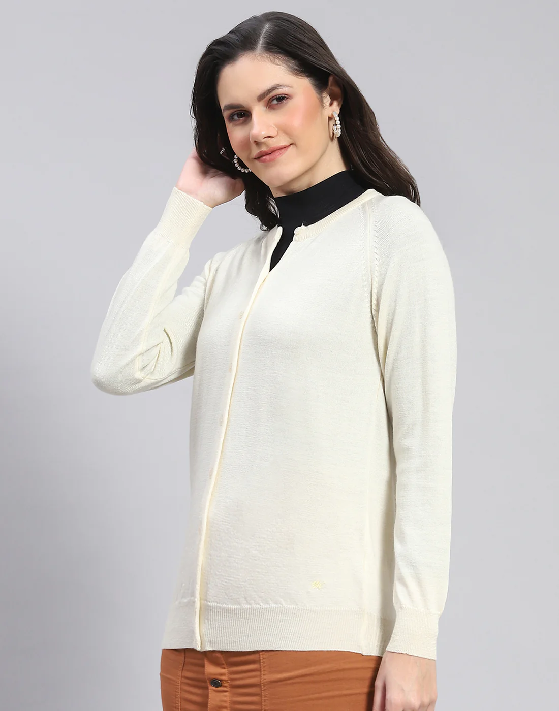 Women Off White Solid Round Neck Full Sleeve Cardigan - Image 3