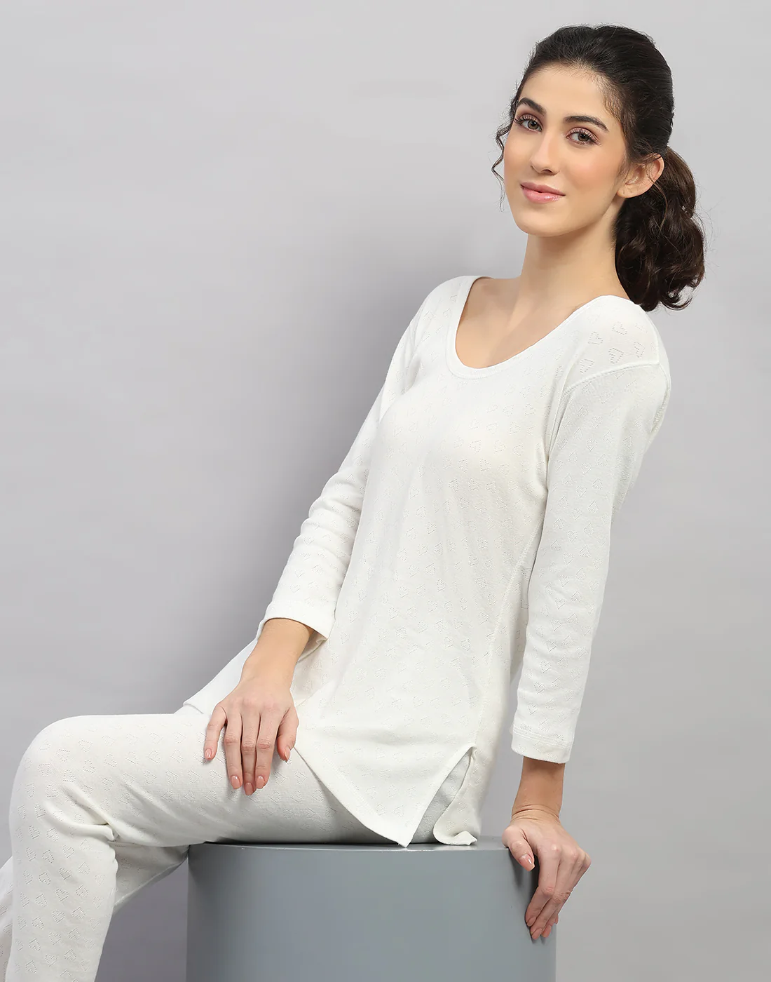 Women Off White Solid V Neck 3/4th Sleeve Thermal Vest - Image 6