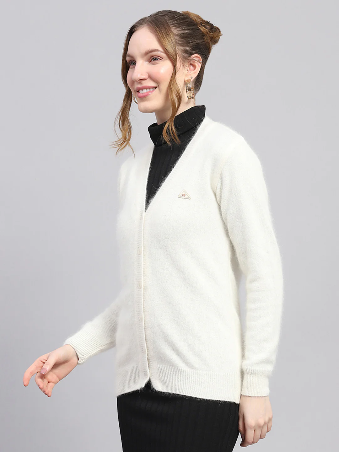 Women Off White Solid V Neck Full Sleeve Cardigan - Image 3