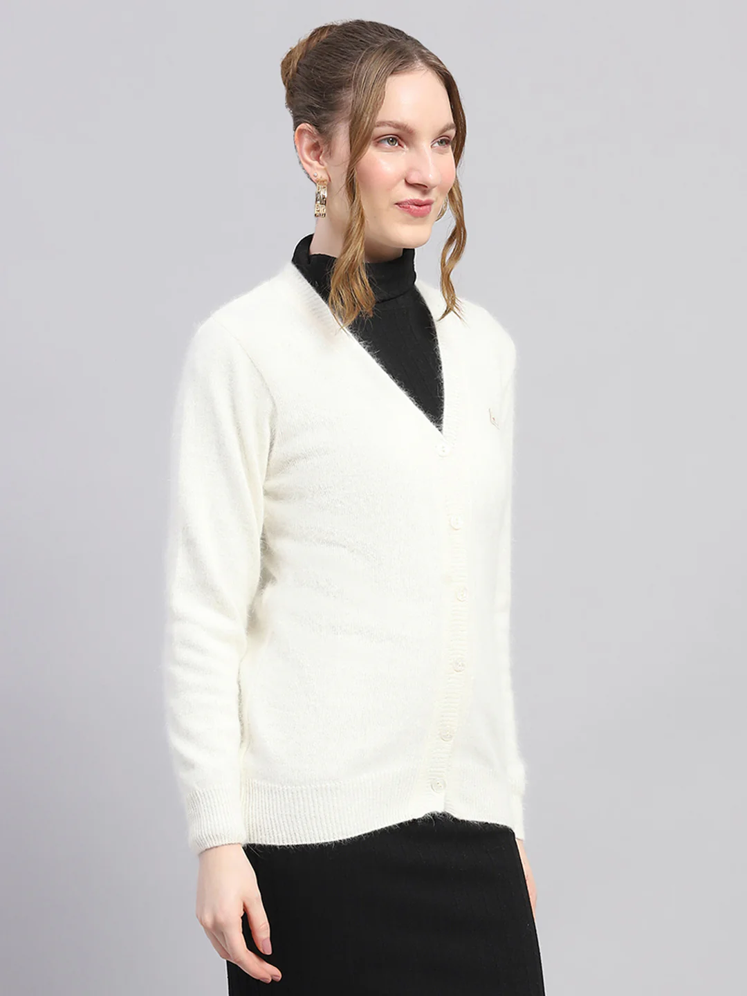 Women Off White Solid V Neck Full Sleeve Cardigan - Image 4