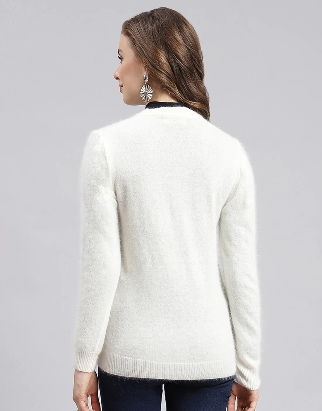 Women Off White Solid V Neck Full Sleeve Cardigan - Image 5