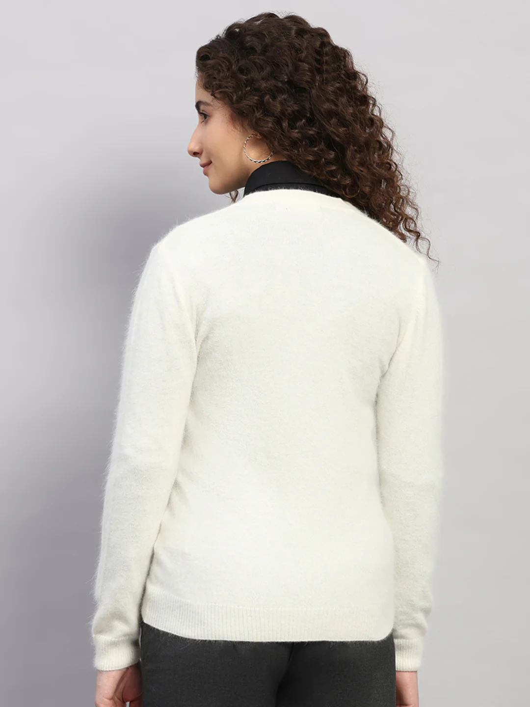 Women Off White Solid V Neck Full Sleeve Cardigan - Image 5
