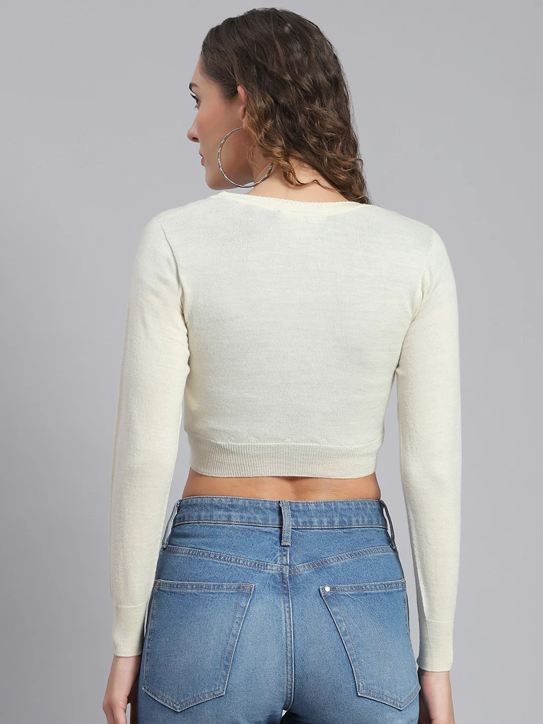 Women Off White Solid V Neck Full Sleeve Sweater - Image 4