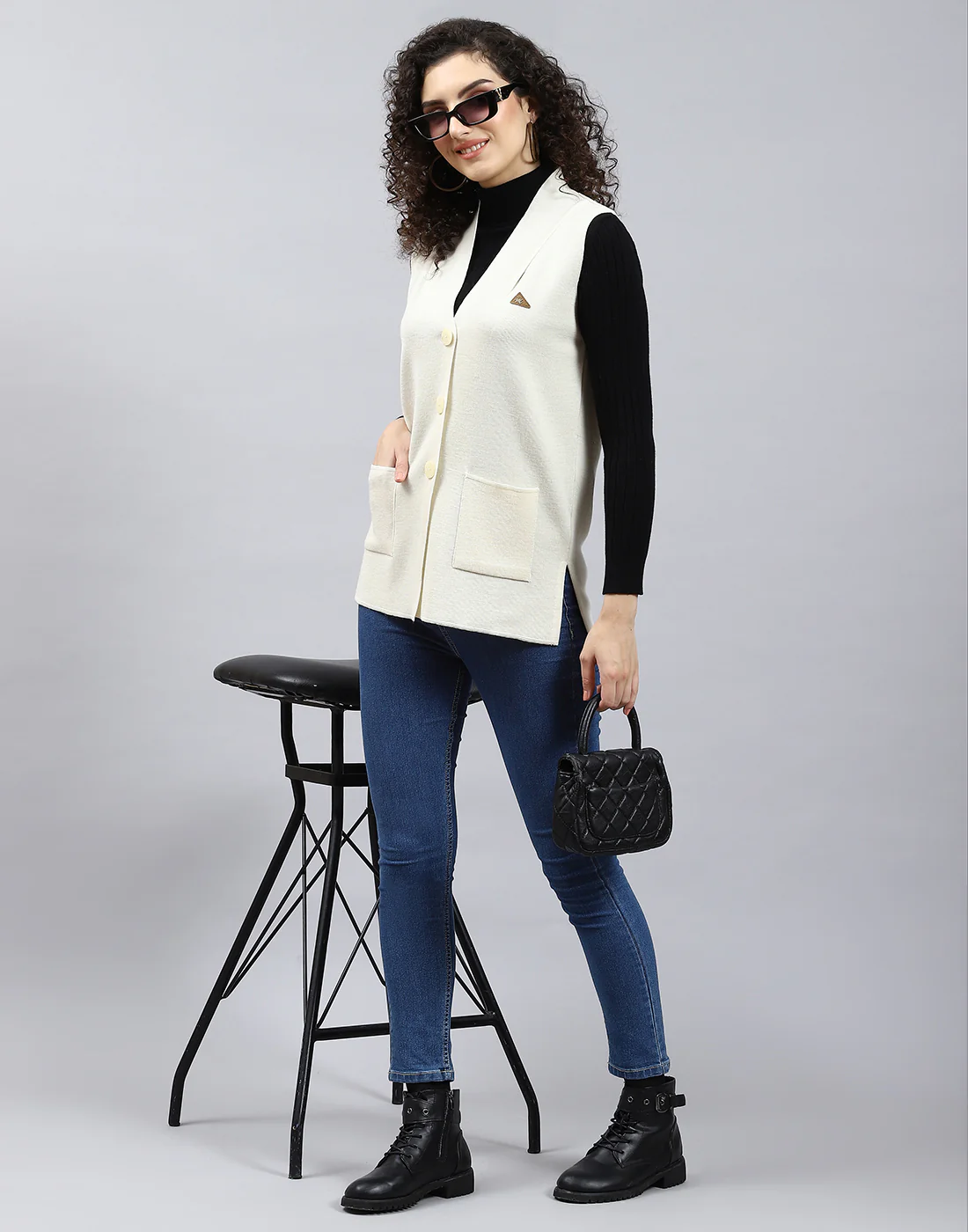 Women Off White Solid V Neck Sleeveless Cardigan - Image 2