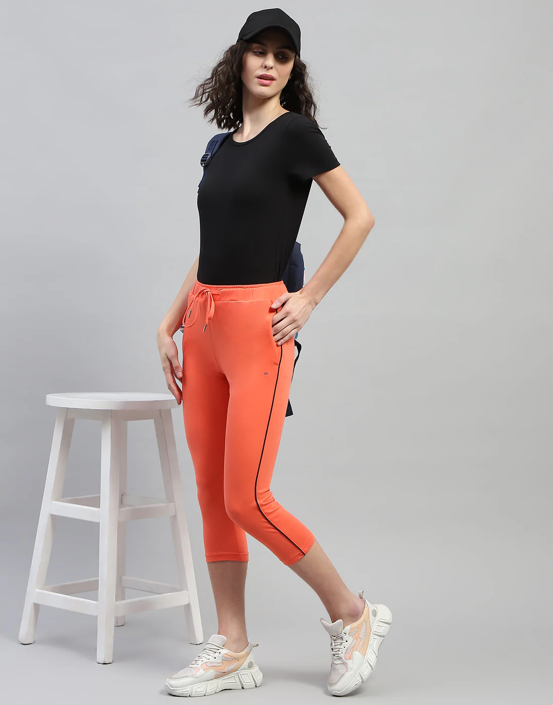 Women Orange Solid Regular Fit Capri - Image 2