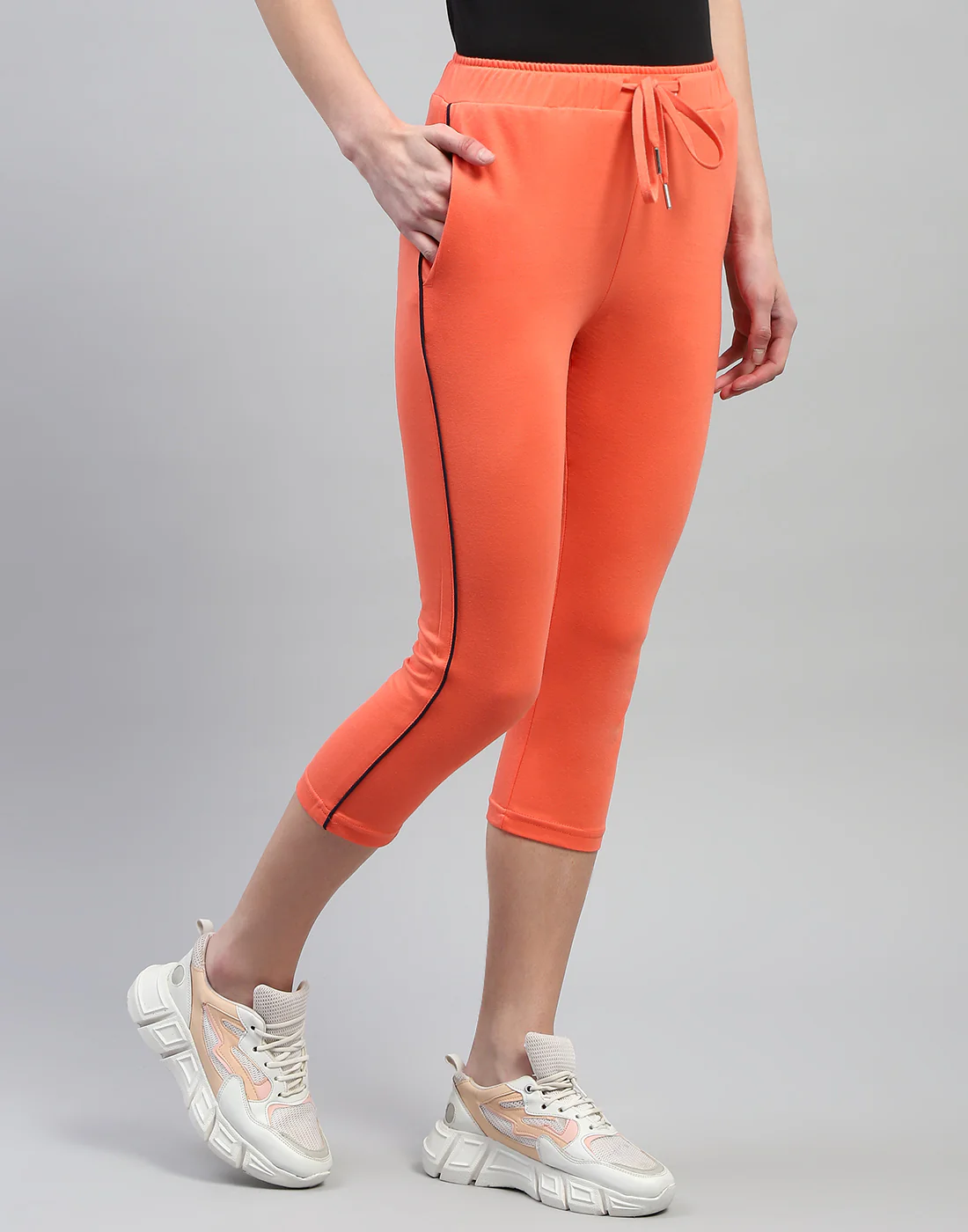Women Orange Solid Regular Fit Capri - Image 4
