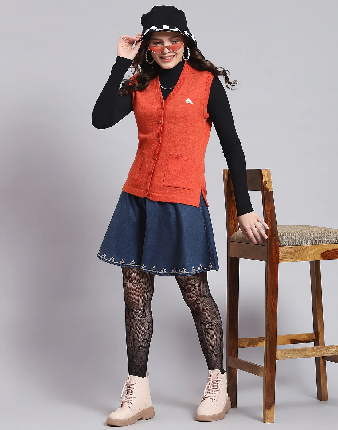 Women Orange Solid V Neck Sleeveless Sweater - Image 3