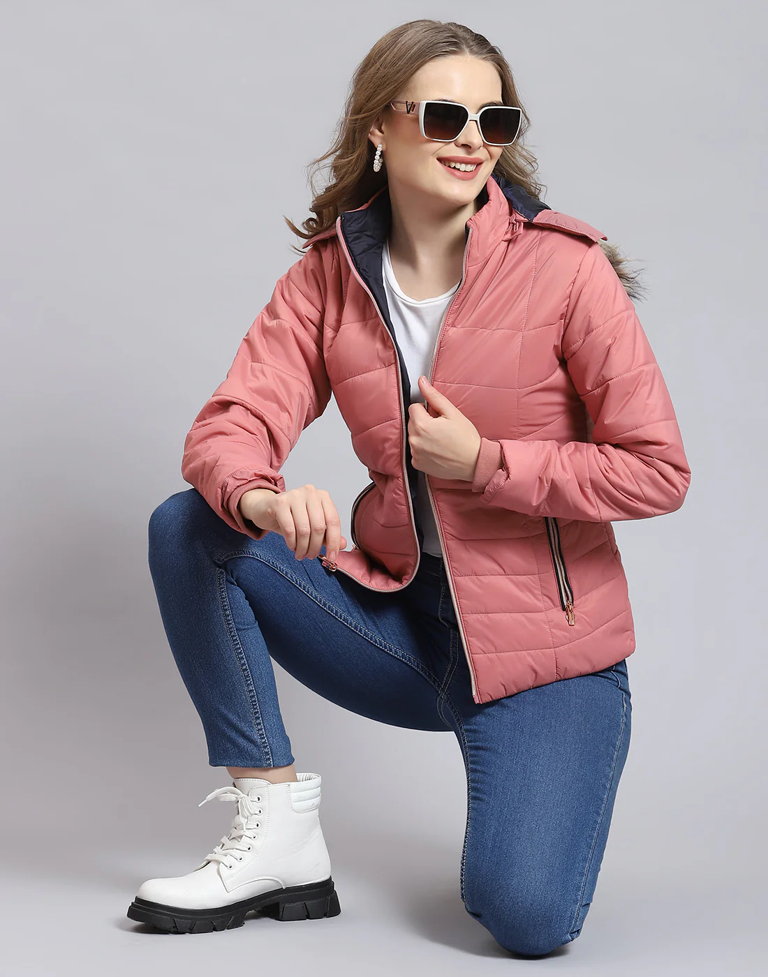 Women Pink Solid Hooded Full Sleeve Heating Jacket - Image 3