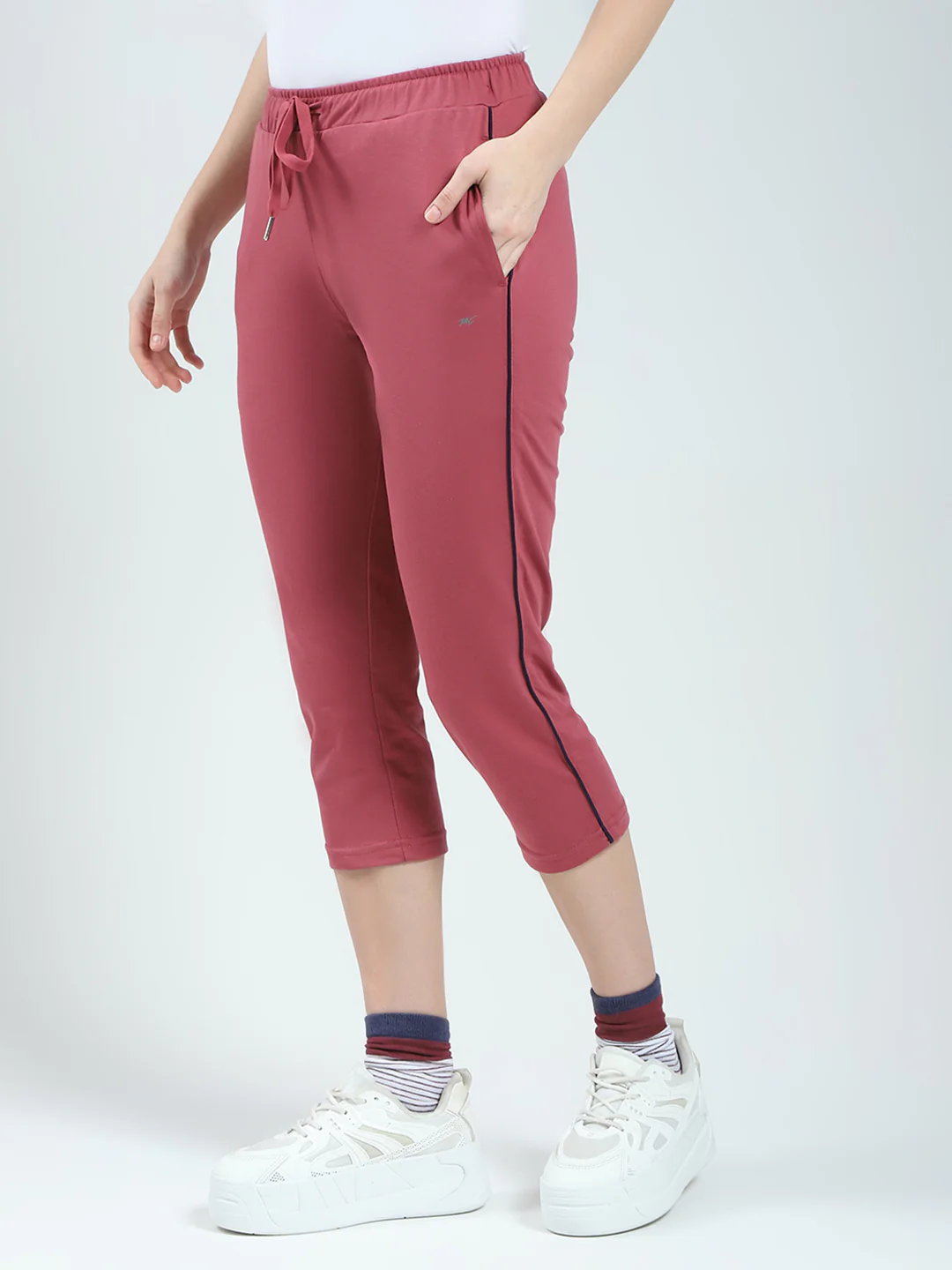 Women Pink Solid Regular Fit Capri - Image 3
