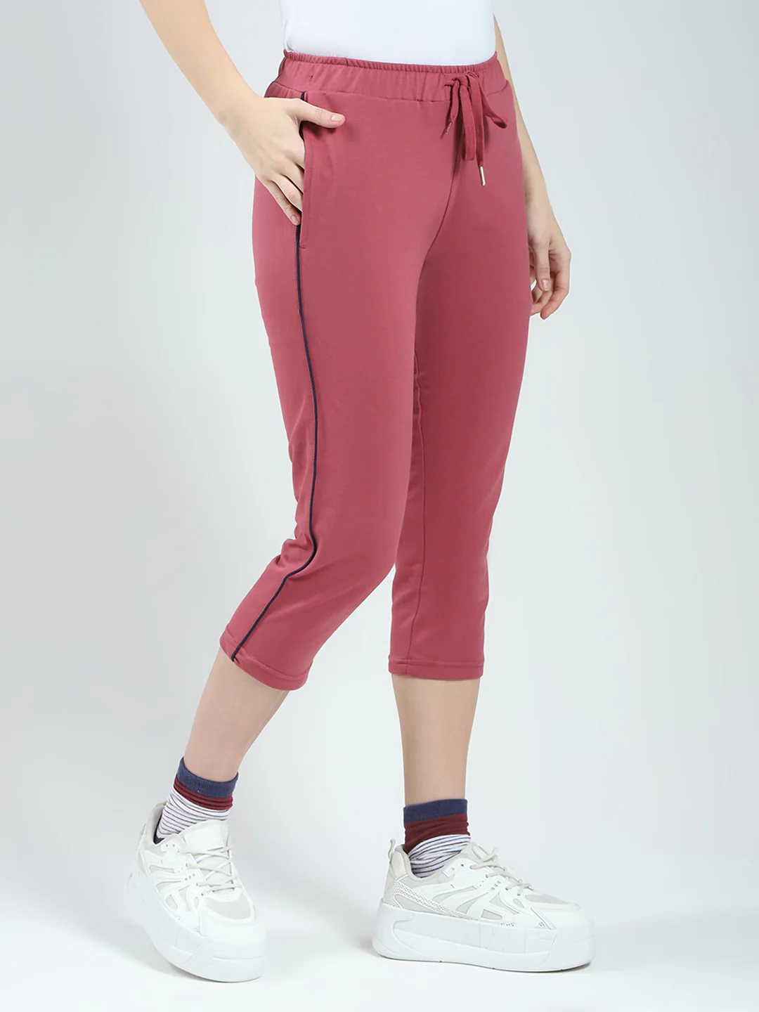 Women Pink Solid Regular Fit Capri - Image 4