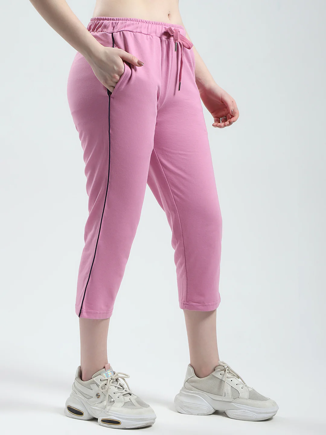 Women Pink Solid Regular Fit Capri - Image 4