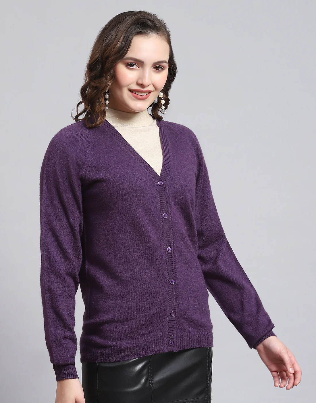 Women Purple Solid V Neck Full Sleeve Sweater - Image 4