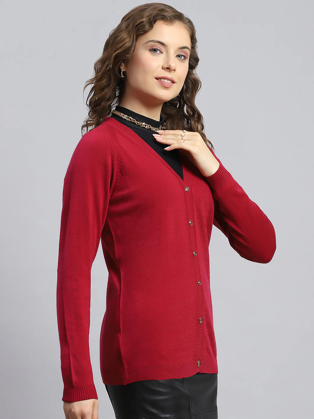 Women Red Solid V Neck Full Sleeve Cardigans - Image 4