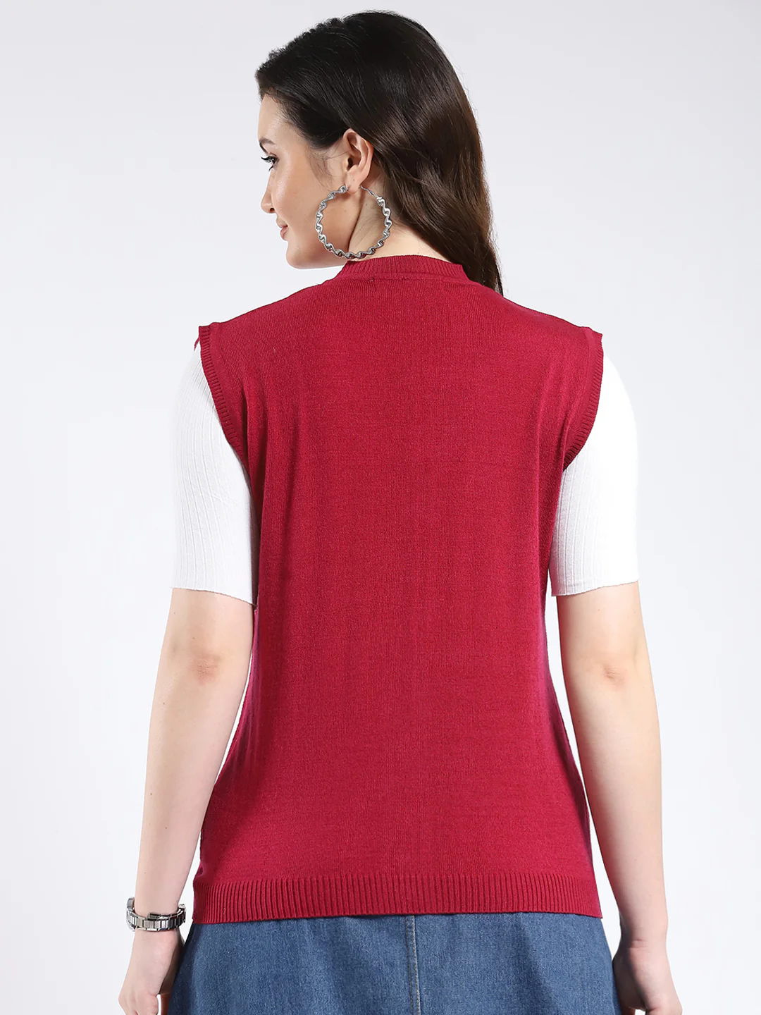 Women Red Solid V Neck Sleeveless Cardigan - Image 5
