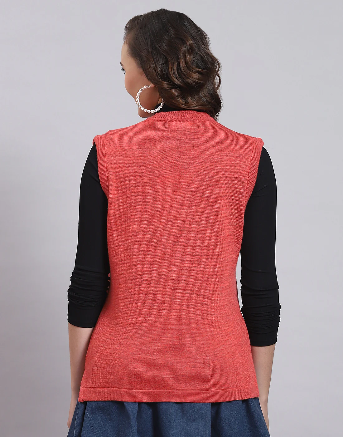 Women Red Solid V Neck Sleeveless Sweater - Image 5