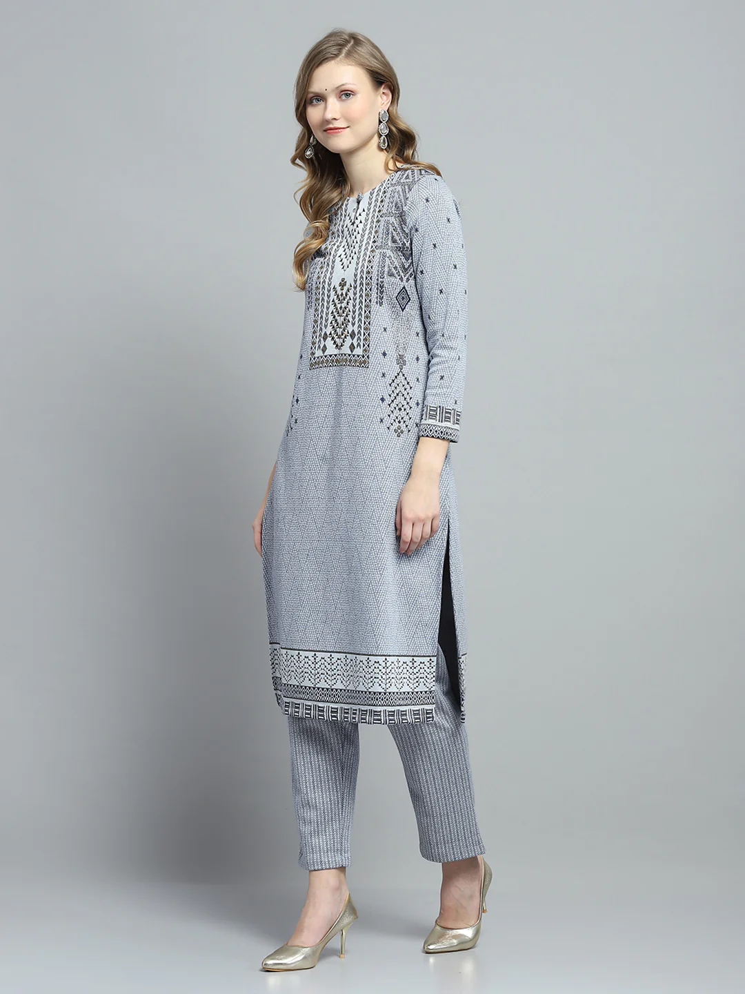 Women Sky Blue Self Design Round Neck Full Sleeve Kurti Set for Winter - Image 4