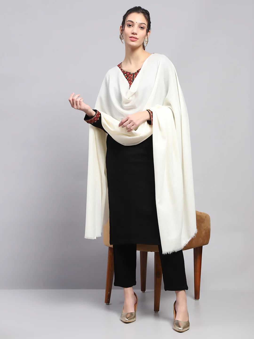 Women White Solid Reversible Shawl - Image 5