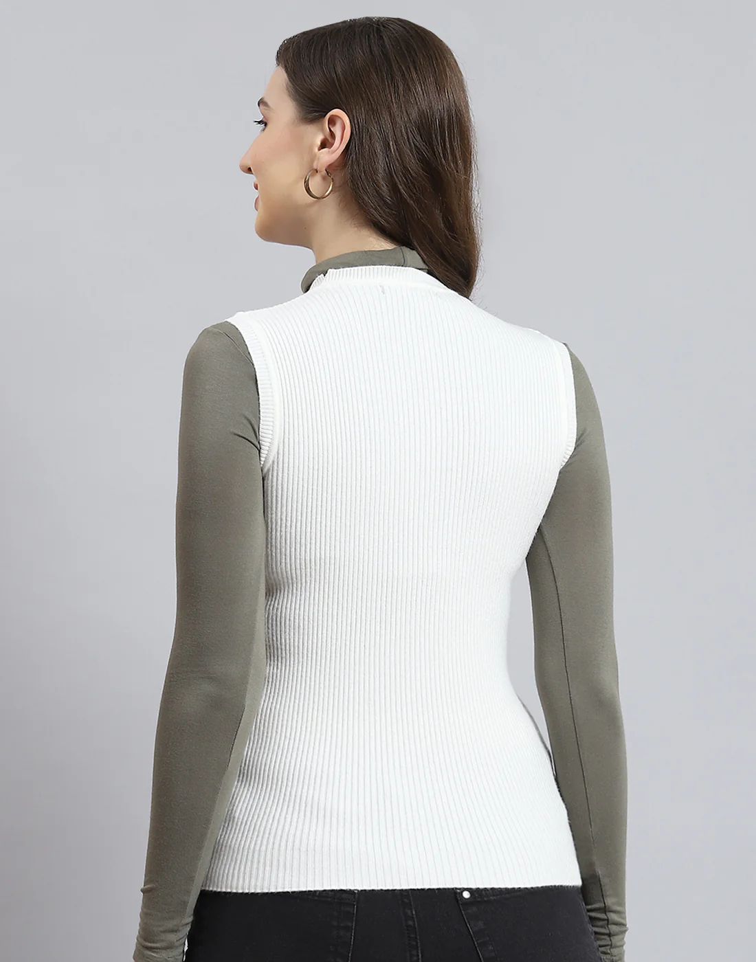 Women White Solid Round Neck Sleeveless Sweater - Image 6
