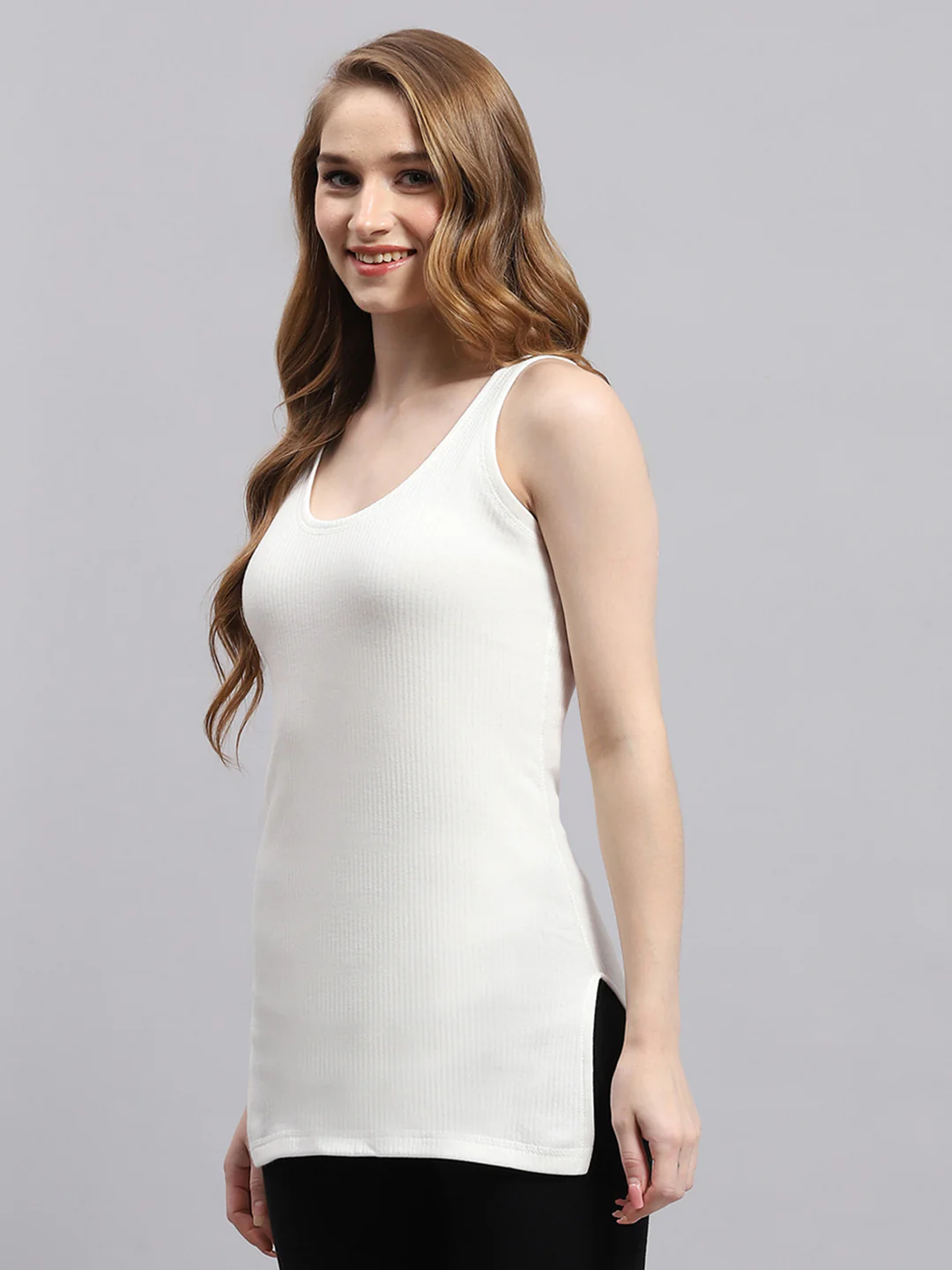 Women White Solid Round Neck Sleeveless Thermal Vest - Image 3