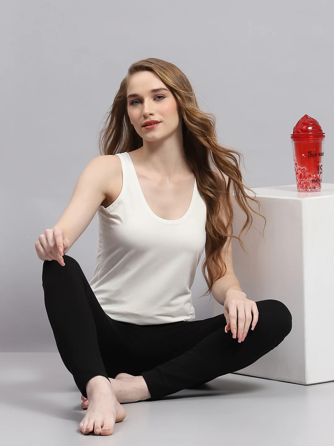 Women White Solid Round Neck Sleeveless Thermal Vest - Image 2