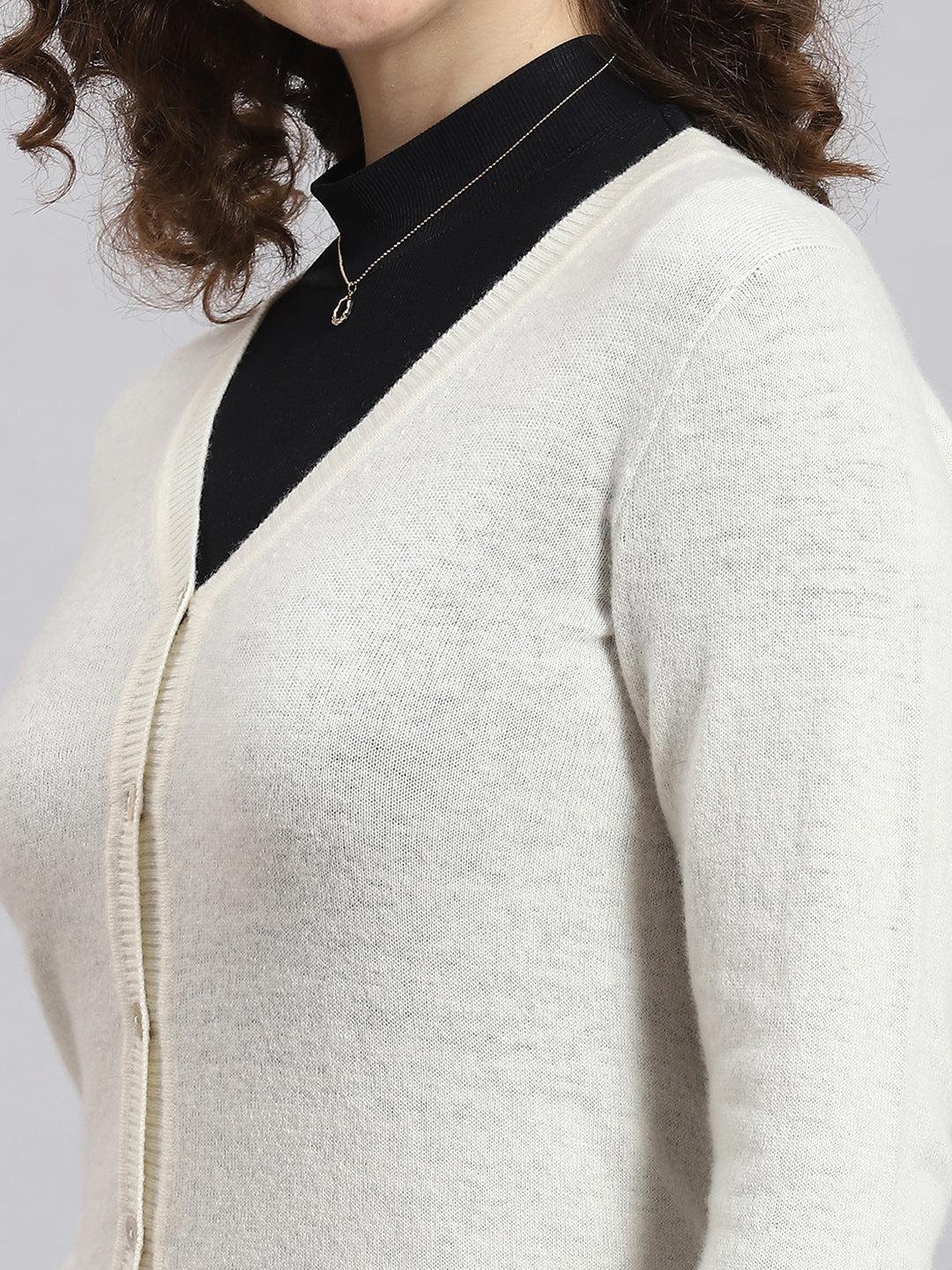 Women White Solid V Neck Full Sleeve Cardigan - Image 6