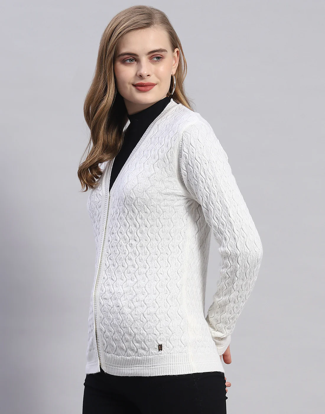 Women White Solid V Neck Full Sleeve Cardigan - Image 3