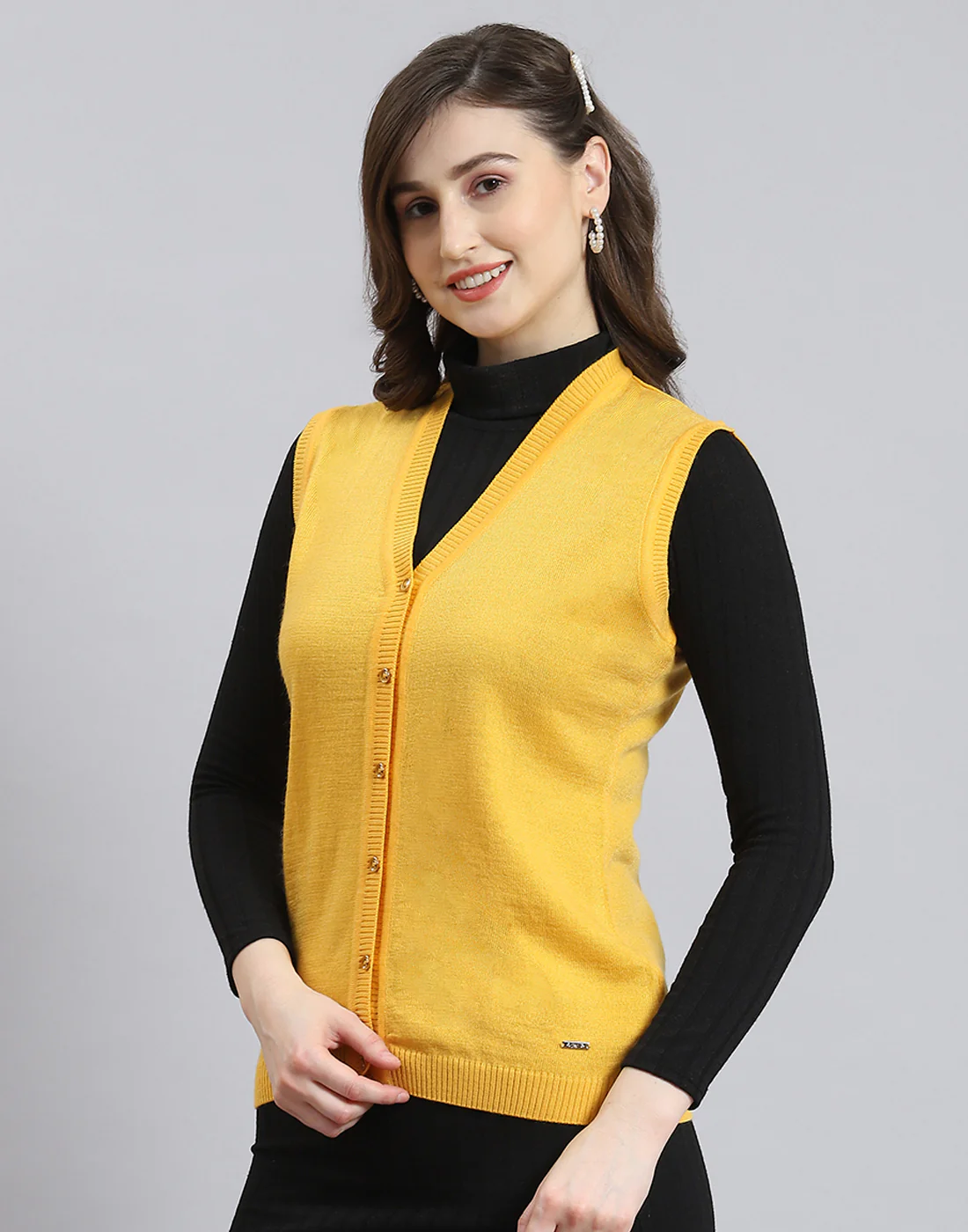 Women Yellow Solid V Neck Sleeveless Cardigan - Image 3